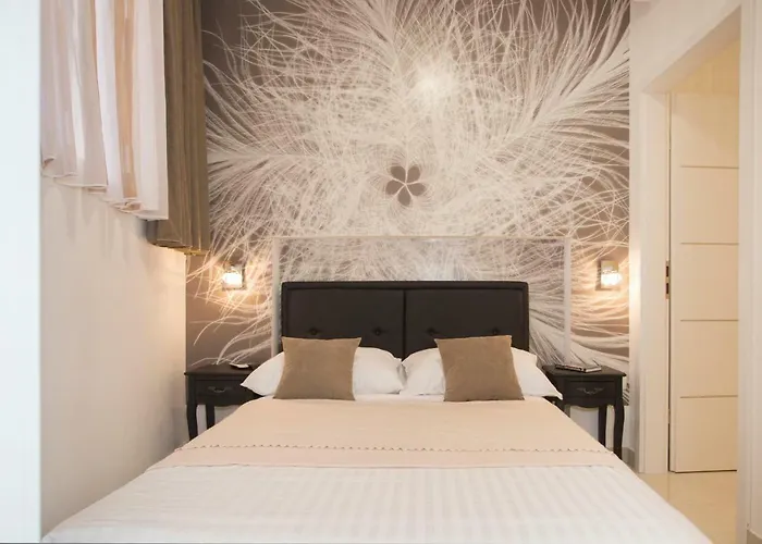 & Lea Πανσιόν Σπλιτ